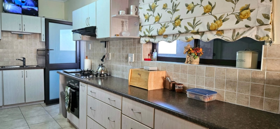 2 Bedroom Property for Sale in De Kelders Western Cape